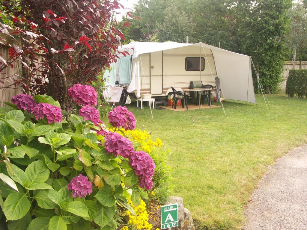 Отель Camping De La Baie Ла-Трините-сюр-Мер Экстерьер фото