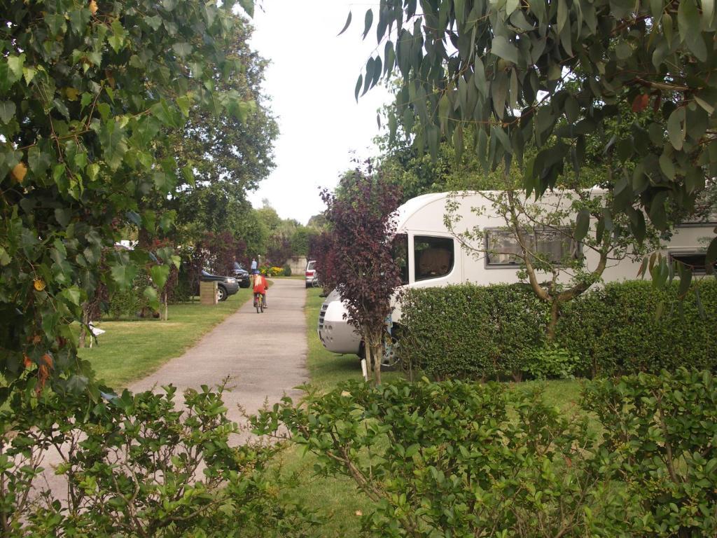 Отель Camping De La Baie Ла-Трините-сюр-Мер Экстерьер фото